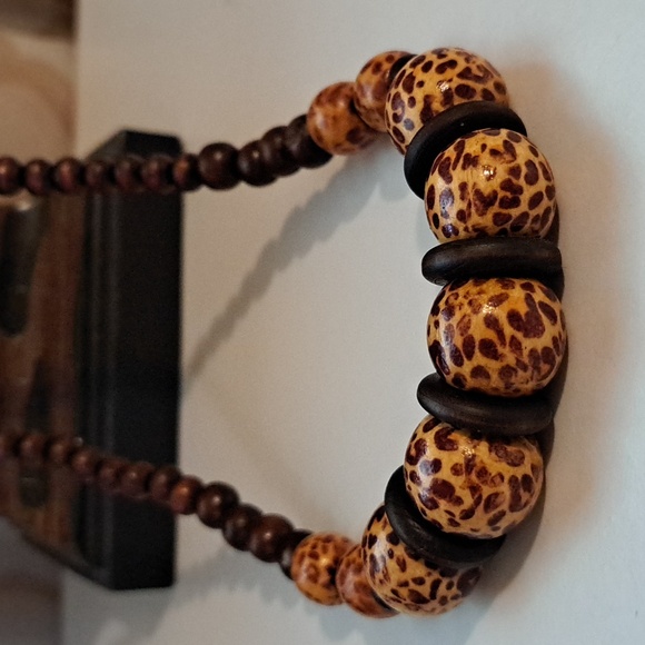 Giraffe Bead Necklace - Picture 2 of 8
